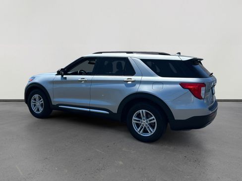 Used 2024 Ford Explorer XLT w/ Equipment Group 202A RWD image 3