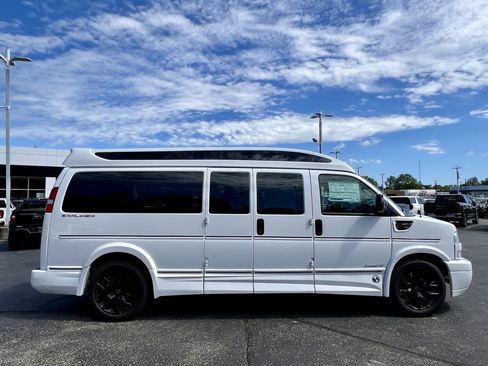 New 2026 GMC Savana 2500 Extended w/ Driver Convenience Package RWD image 6