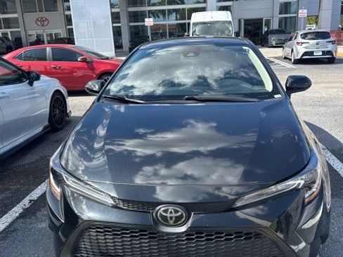 Used 2022 Toyota Corolla LE image 2