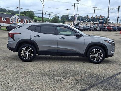 Used 2024 Chevrolet Trax RS FWD image 8