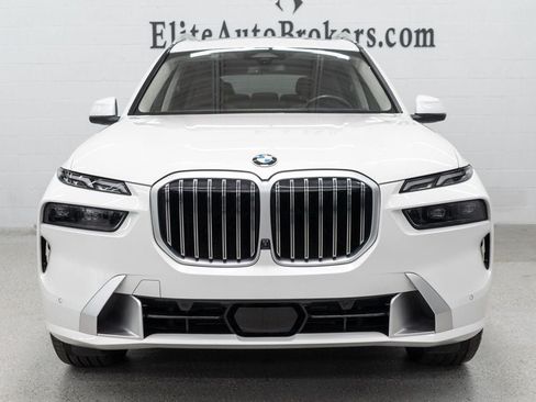 Used 2025 BMW X7 xDrive40i w/ Premium Package AWD/4WD image 3