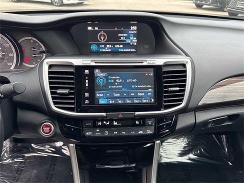 Used 2017 Honda Accord EX-L image 25