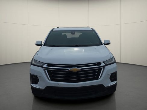 Used 2023 Chevrolet Traverse LT image 2