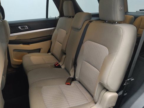 Used 2018 Ford Explorer image 18