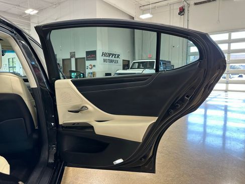 Used 2022 Lexus ES 350 w/ Premium Package image 34