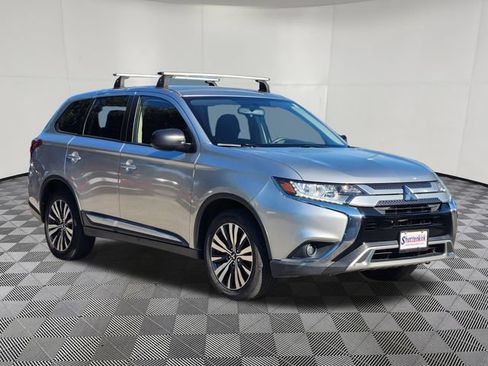 Used 2019 Mitsubishi Outlander ES FWD image 3