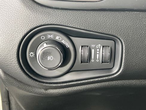 Used 2023 Jeep Renegade Latitude image 10