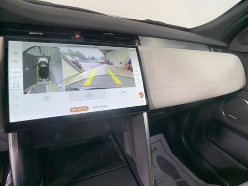 Certified 2024 Land Rover Discovery Sport Dynamic SE image 17