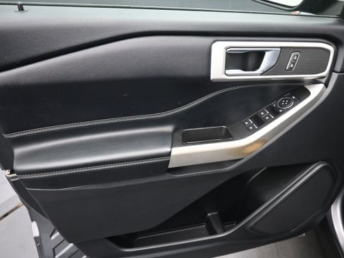 Used 2022 Ford Explorer XLT AWD/4WD image 11