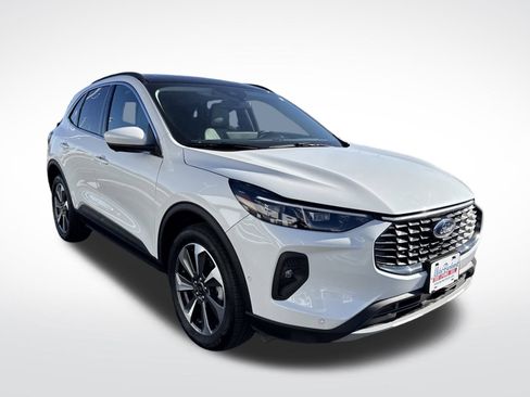 Used 2024 Ford Escape Platinum w/ Premium Technology Package image 4