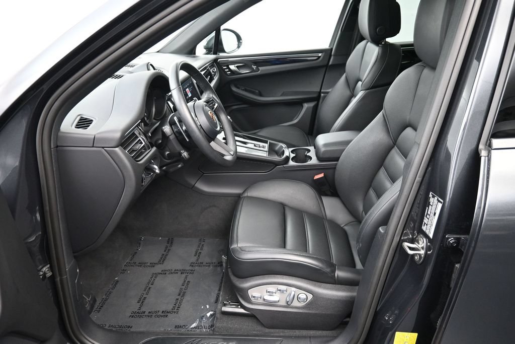 Certified 2026 Porsche Macan AWD/4WD image 10