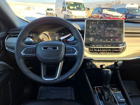 Used 2024 Jeep Compass Limited image 18