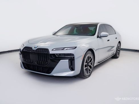 Used 2024 BMW 740i w/ Premium Package 2 RWD image 2
