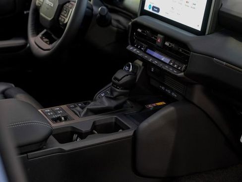 Used 2025 Toyota Land Cruiser image 55