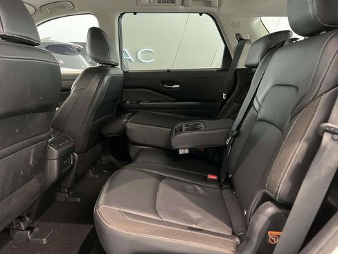 Used 2023 Nissan Pathfinder SL w/ Black Appearance Package AWD/4WD image 12