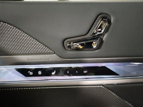 Used 2025 BMW 740i xDrive image 31