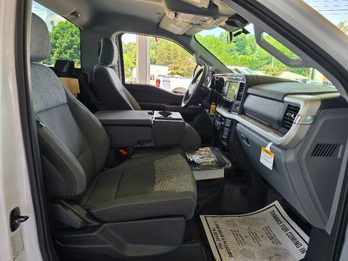 New 2025 Ford F550 4x4 Regular Cab Super Duty image 8