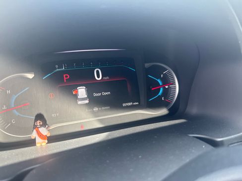 Used 2021 Honda Pilot Touring image 10