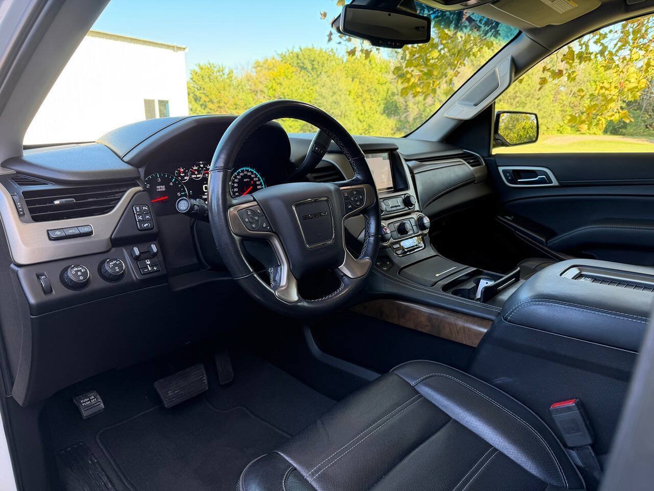Used 2019 GMC Yukon Denali w/ Denali Ultimate Package AWD/4WD image 11