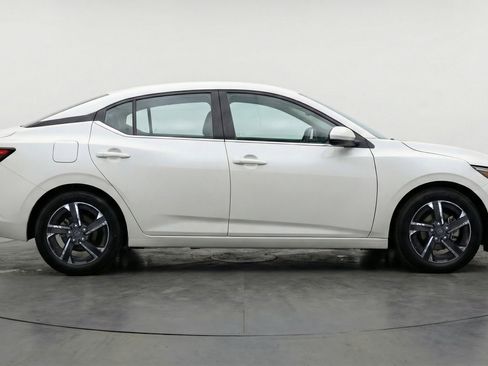 Used 2025 Nissan Sentra SV FWD image 11