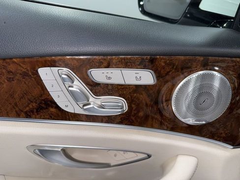 Used 2019 Mercedes-Benz E 300 4MATIC image 5