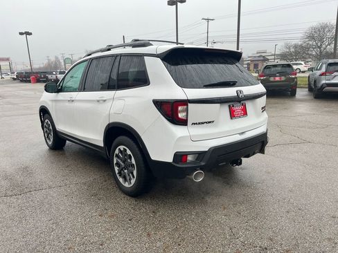 Used 2024 Honda Passport TrailSport image 3