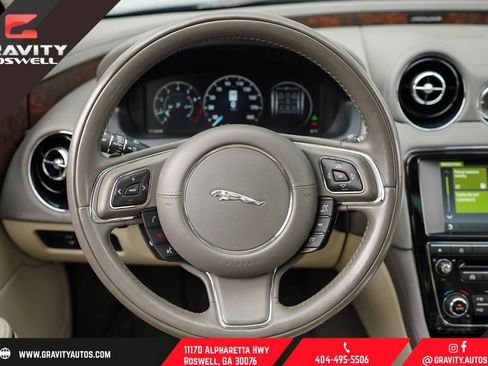 Used 2017 Jaguar XJ R-Sport image 28