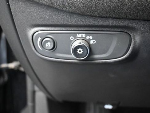 Used 2023 Chevrolet Equinox LT image 28