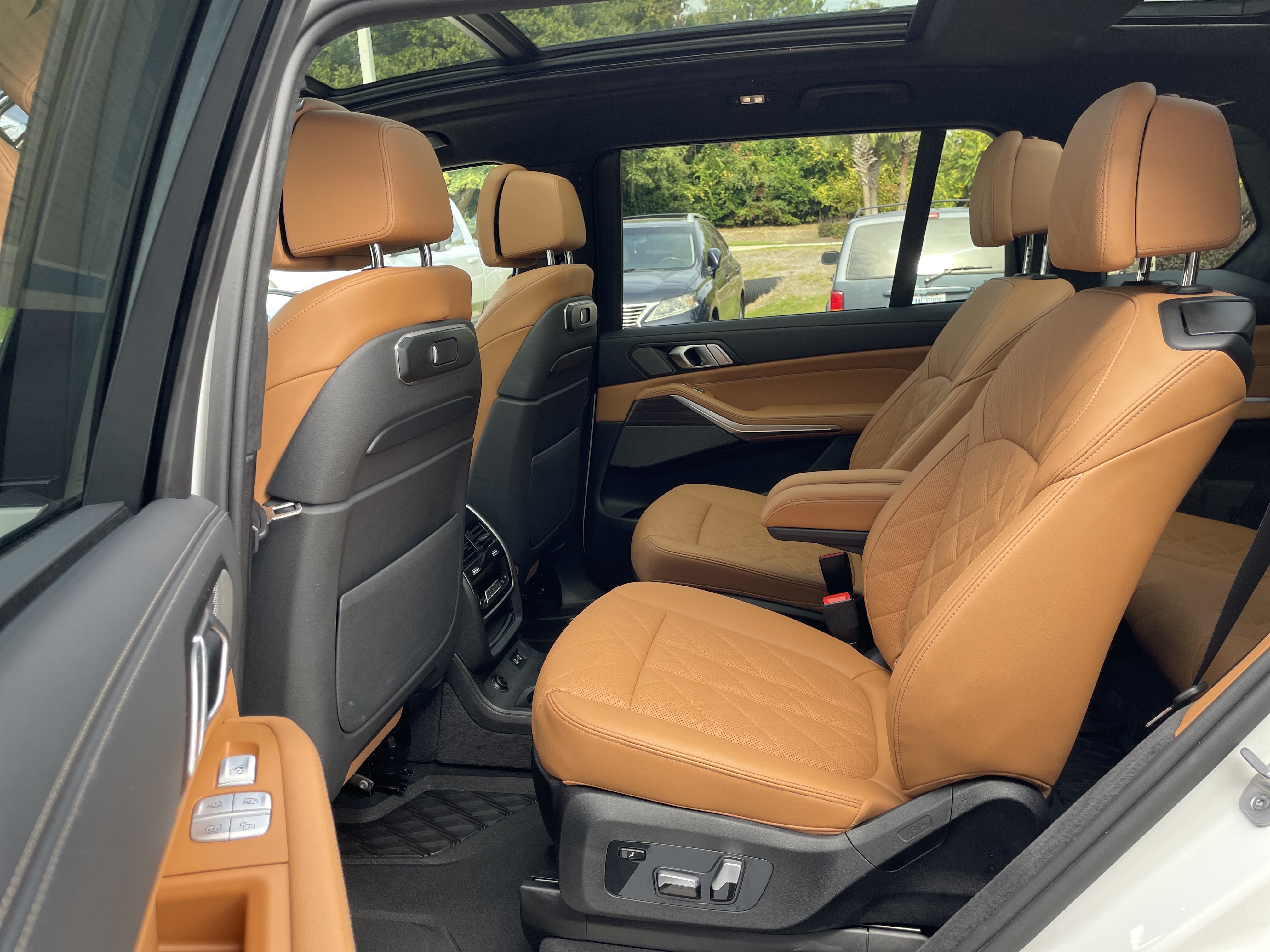 Used 2025 BMW X7 xDrive40i w/ M Sport Package AWD/4WD image 30