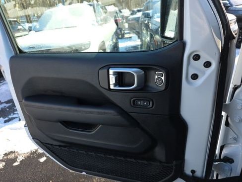 Used 2023 Jeep Wrangler Altitude image 13