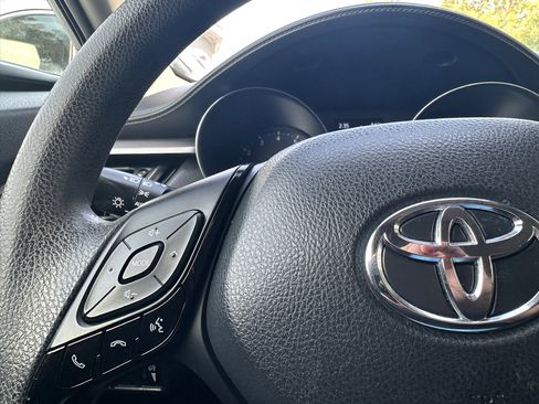 Used 2021 Toyota C-HR LE image 28