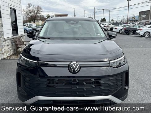 Used 2025 Volkswagen Tiguan SE image 2