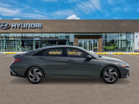 New 2025 Hyundai Elantra Sport image 7