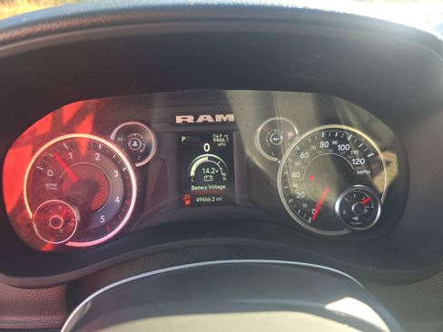 Used 2024 RAM 2500 Tradesman w/ Chrome Appearance Group image 6