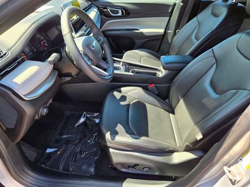 Used 2025 Jeep Compass Limited AWD/4WD image 13