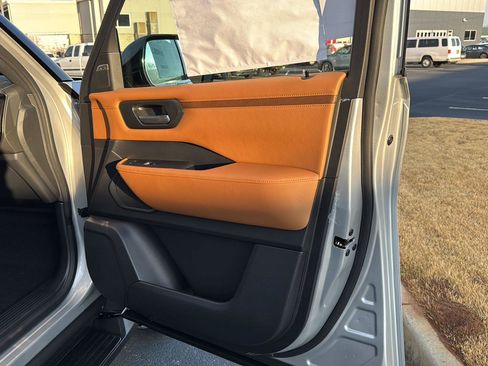 New 2026 Nissan Armada SL w/ Captain's Chari Seat Package RWD image 12