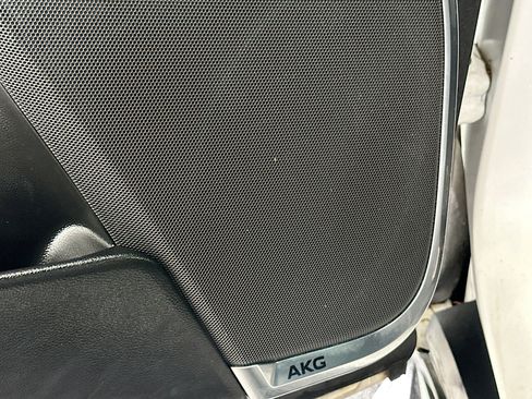 Used 2022 Cadillac Escalade Premium Luxury w/ Performance Package AWD/4WD image 19