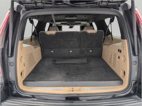 Used 2019 Cadillac Escalade ESV Platinum AWD/4WD image 16