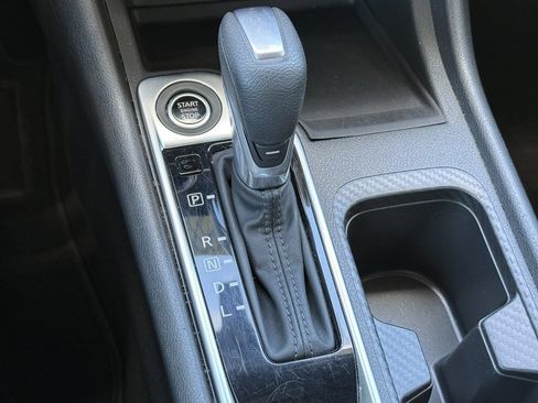 Used 2024 Nissan Sentra SV FWD image 27