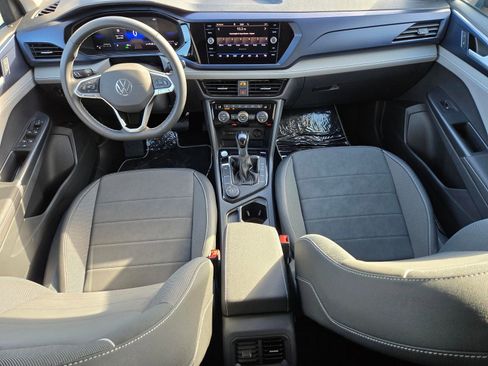 Used 2024 Volkswagen Taos SE image 9