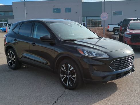 Used 2021 Ford Escape SE w/ SE Sport Appearance Package image 2