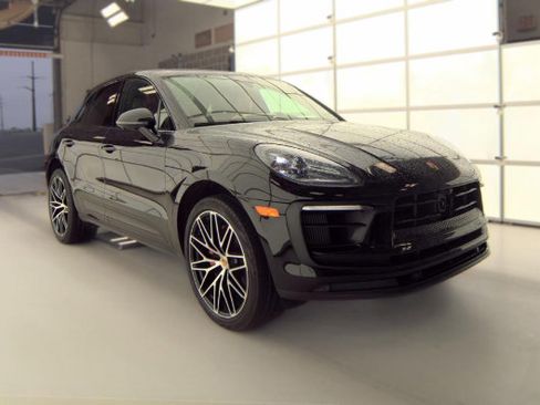 Used 2023 Porsche Macan S AWD/4WD image 2