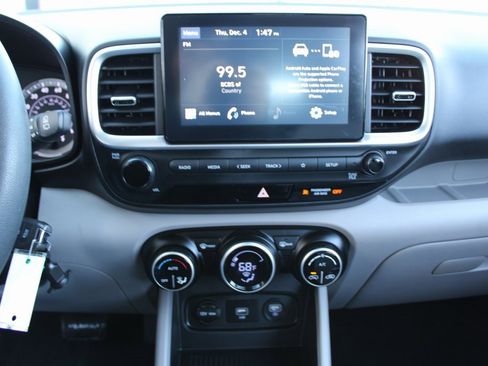 Used 2020 Hyundai Venue SEL image 14