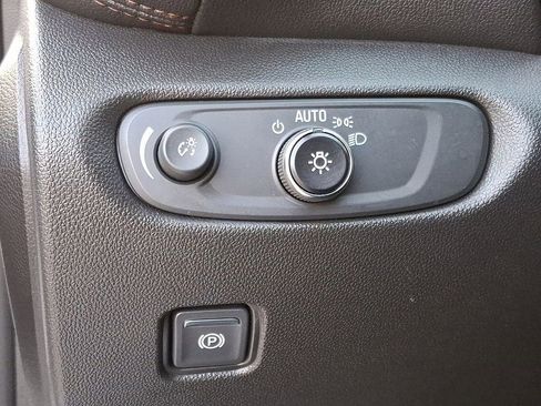 Used 2022 Chevrolet Blazer Premier FWD image 25