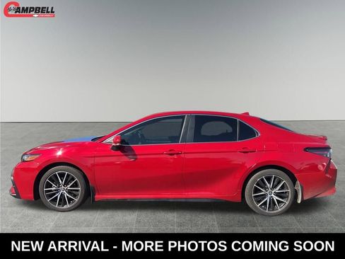 Used 2022 Toyota Camry SE w/ Convenience Package image 2