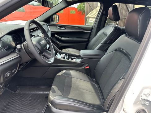 New 2026 Jeep Grand Cherokee Altitude AWD/4WD image 19