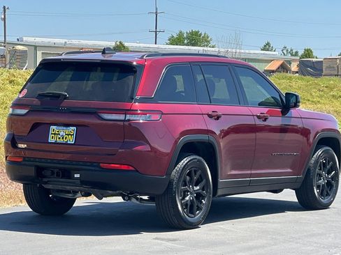 Used 2025 Jeep Grand Cherokee Altitude AWD/4WD image 4