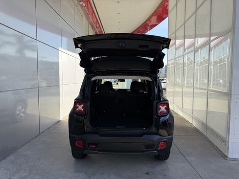 Used 2019 Jeep Renegade Trailhawk image 34