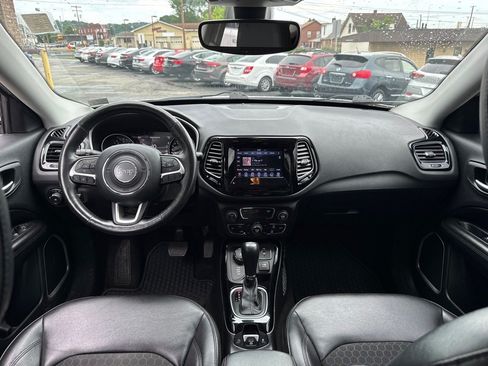 Used 2018 Jeep Compass Latitude w/ Popular Equipment Group AWD/4WD image 9