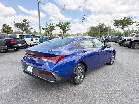 Used 2024 Hyundai Elantra SEL FWD image 3